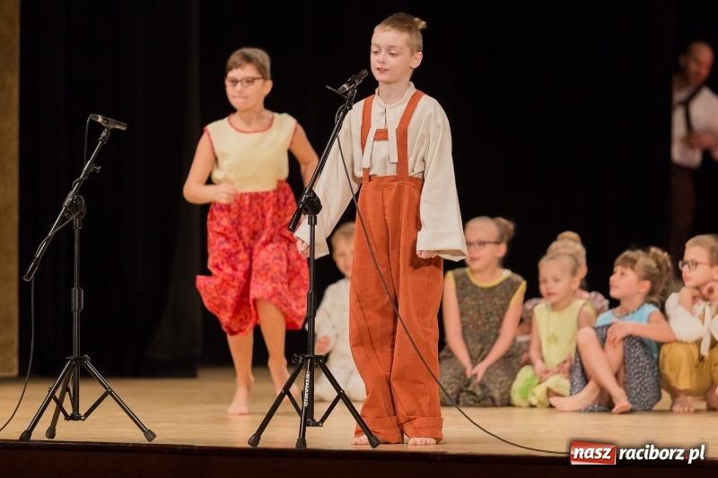 Zdjęcie w galerii na portalu naszraciborz.pl: Łężczok i Arabeska zatańczyły w Raciborskim Centrum Kultury dla Kacperka wiadomości z regionu