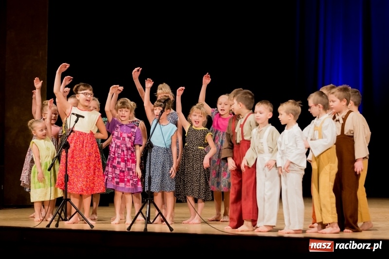 Zdjęcie w galerii na portalu naszraciborz.pl: Łężczok i Arabeska zatańczyły w Raciborskim Centrum Kultury dla Kacperka wiadomości z regionu