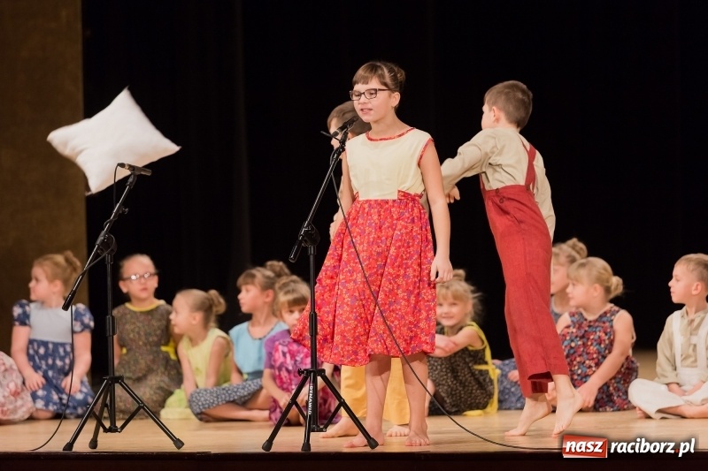 Zdjęcie w galerii na portalu naszraciborz.pl: Łężczok i Arabeska zatańczyły w Raciborskim Centrum Kultury dla Kacperka wiadomości z regionu