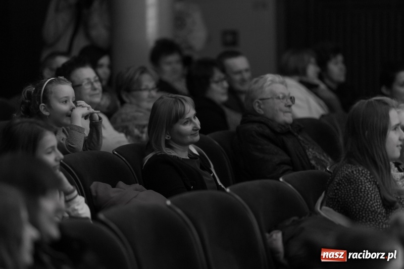 Zdjęcie w galerii na portalu naszraciborz.pl: Łężczok i Arabeska zatańczyły w Raciborskim Centrum Kultury dla Kacperka wiadomości z regionu