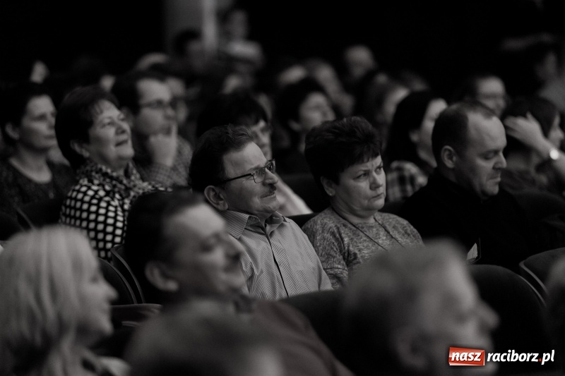 Zdjęcie w galerii na portalu naszraciborz.pl: Łężczok i Arabeska zatańczyły w Raciborskim Centrum Kultury dla Kacperka wiadomości z regionu