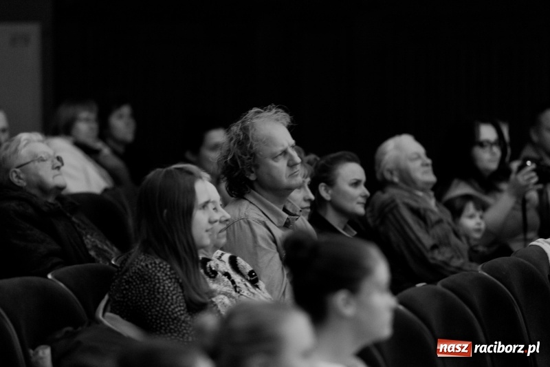 Zdjęcie w galerii na portalu naszraciborz.pl: Łężczok i Arabeska zatańczyły w Raciborskim Centrum Kultury dla Kacperka wiadomości z regionu