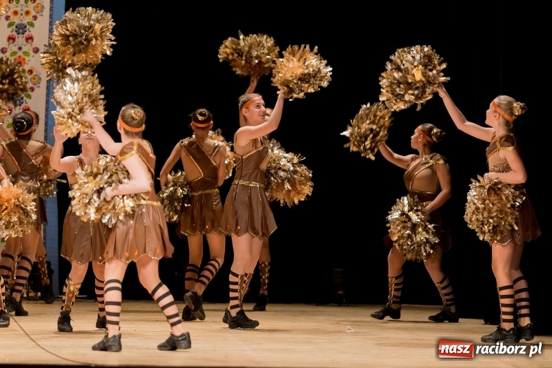 Zdjęcie w galerii na portalu naszraciborz.pl: Łężczok i Arabeska zatańczyły w Raciborskim Centrum Kultury dla Kacperka wiadomości z regionu