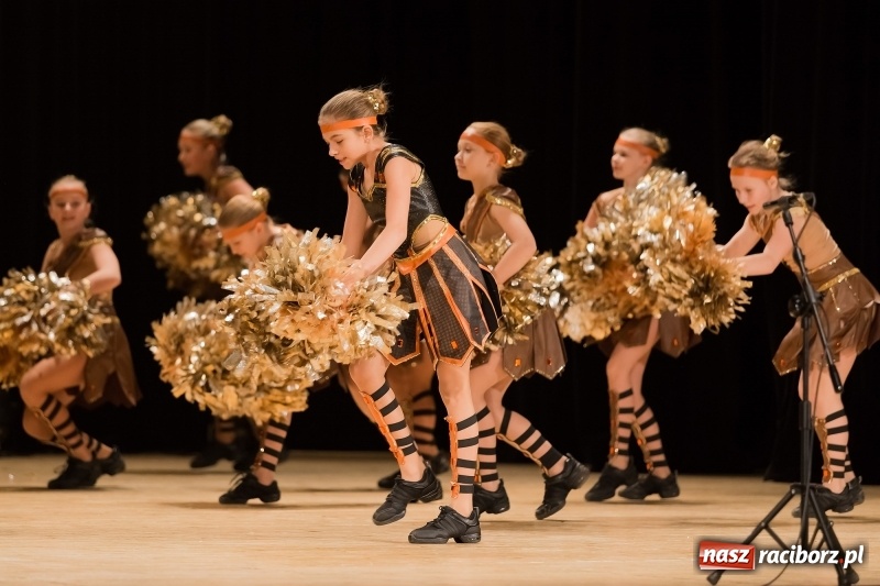 Zdjęcie w galerii na portalu naszraciborz.pl: Łężczok i Arabeska zatańczyły w Raciborskim Centrum Kultury dla Kacperka wiadomości z regionu