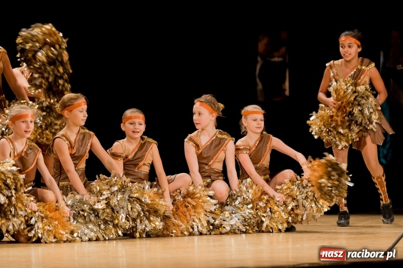 Zdjęcie w galerii na portalu naszraciborz.pl: Łężczok i Arabeska zatańczyły w Raciborskim Centrum Kultury dla Kacperka wiadomości z regionu