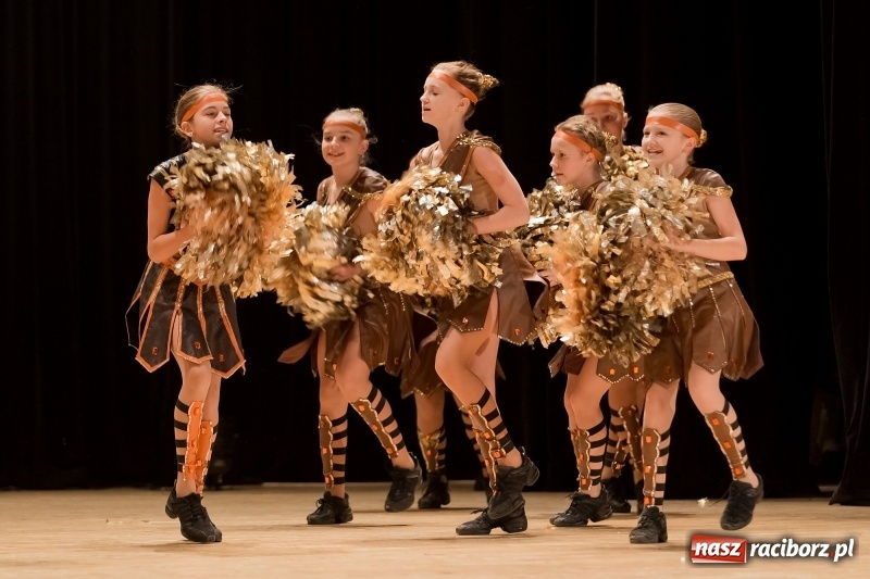 Zdjęcie w galerii na portalu naszraciborz.pl: Łężczok i Arabeska zatańczyły w Raciborskim Centrum Kultury dla Kacperka wiadomości z regionu