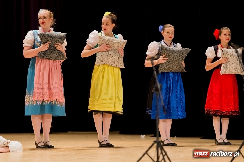 Zdjęcie w galerii na portalu naszraciborz.pl: Łężczok i Arabeska zatańczyły w Raciborskim Centrum Kultury dla Kacperka wiadomości z regionu