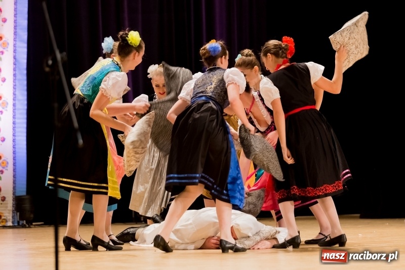 Zdjęcie w galerii na portalu naszraciborz.pl: Łężczok i Arabeska zatańczyły w Raciborskim Centrum Kultury dla Kacperka wiadomości z regionu