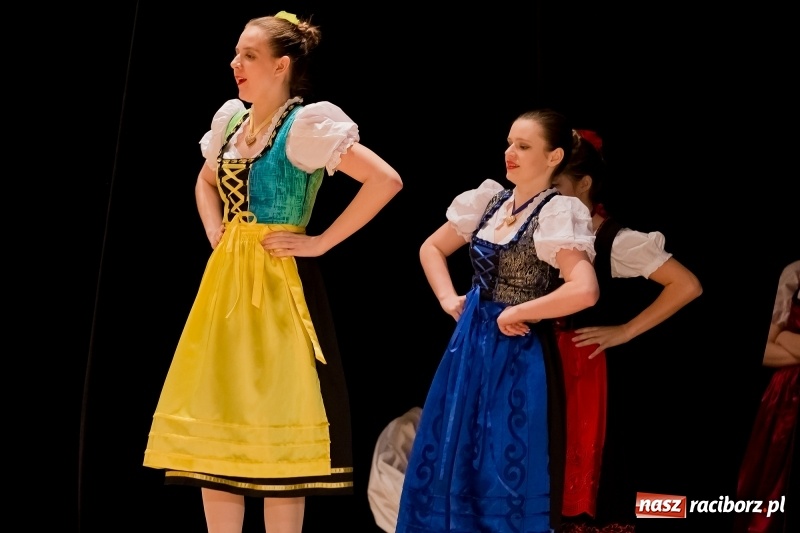 Zdjęcie w galerii na portalu naszraciborz.pl: Łężczok i Arabeska zatańczyły w Raciborskim Centrum Kultury dla Kacperka wiadomości z regionu
