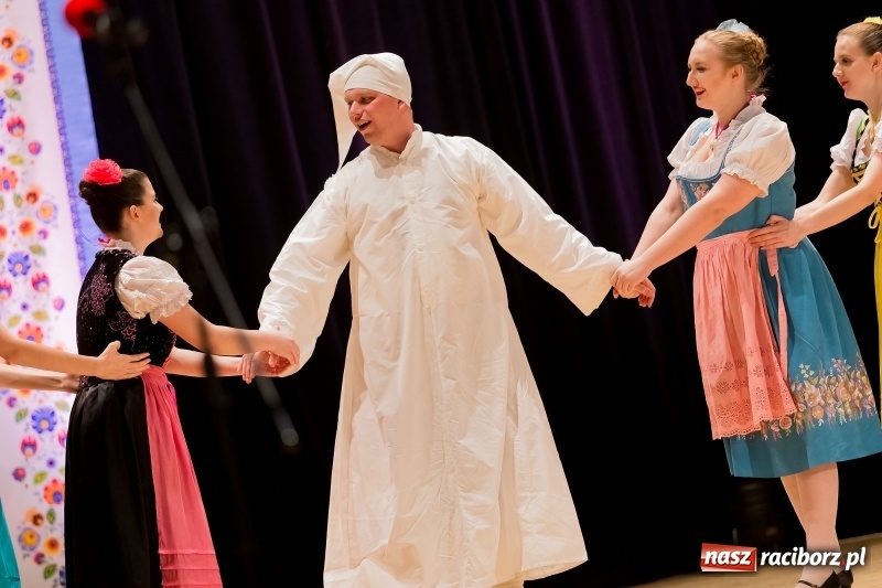 Zdjęcie w galerii na portalu naszraciborz.pl: Łężczok i Arabeska zatańczyły w Raciborskim Centrum Kultury dla Kacperka wiadomości z regionu