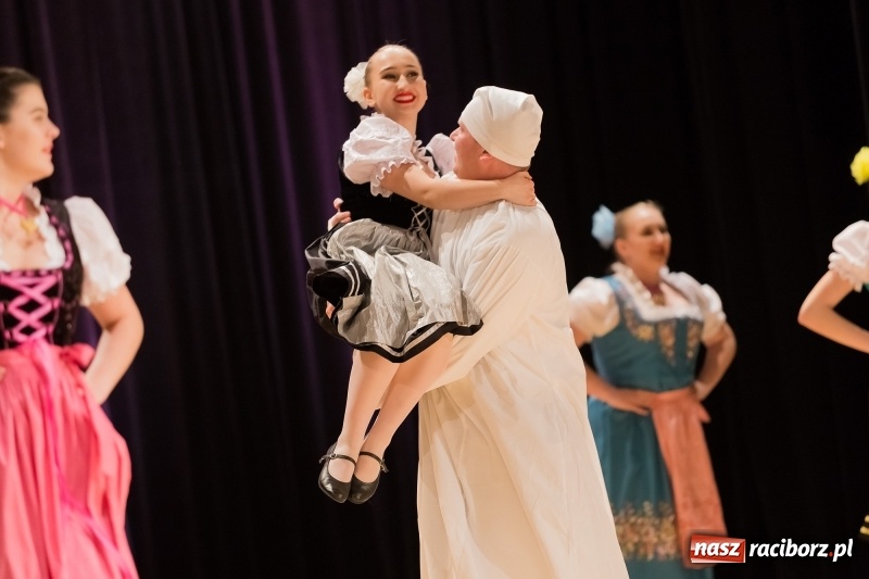 Zdjęcie w galerii na portalu naszraciborz.pl: Łężczok i Arabeska zatańczyły w Raciborskim Centrum Kultury dla Kacperka wiadomości z regionu