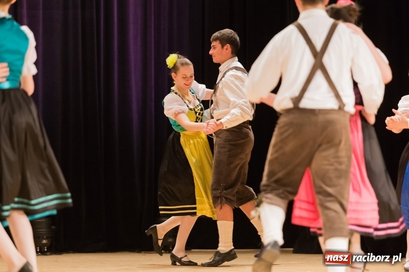 Zdjęcie w galerii na portalu naszraciborz.pl: Łężczok i Arabeska zatańczyły w Raciborskim Centrum Kultury dla Kacperka wiadomości z regionu