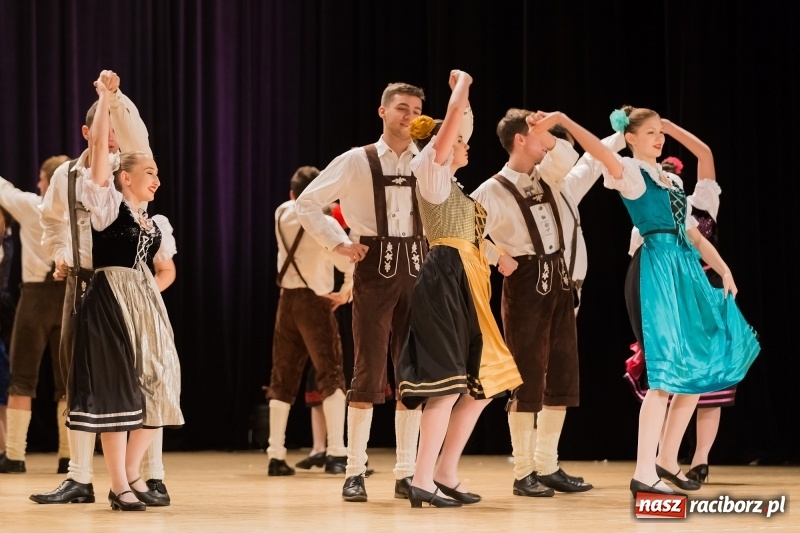 Zdjęcie w galerii na portalu naszraciborz.pl: Łężczok i Arabeska zatańczyły w Raciborskim Centrum Kultury dla Kacperka wiadomości z regionu