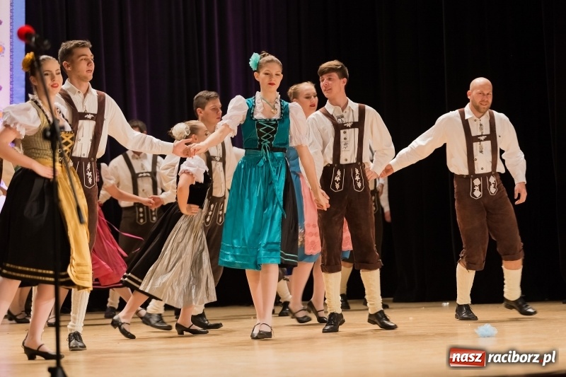 Zdjęcie w galerii na portalu naszraciborz.pl: Łężczok i Arabeska zatańczyły w Raciborskim Centrum Kultury dla Kacperka wiadomości z regionu