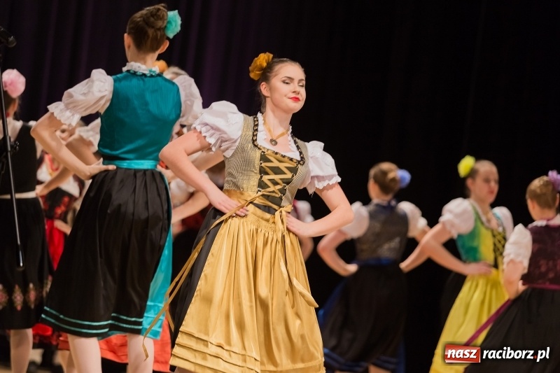 Zdjęcie w galerii na portalu naszraciborz.pl: Łężczok i Arabeska zatańczyły w Raciborskim Centrum Kultury dla Kacperka wiadomości z regionu