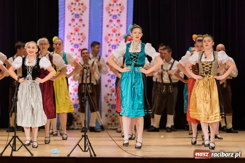 Zdjęcie w galerii na portalu naszraciborz.pl: Łężczok i Arabeska zatańczyły w Raciborskim Centrum Kultury dla Kacperka wiadomości z regionu