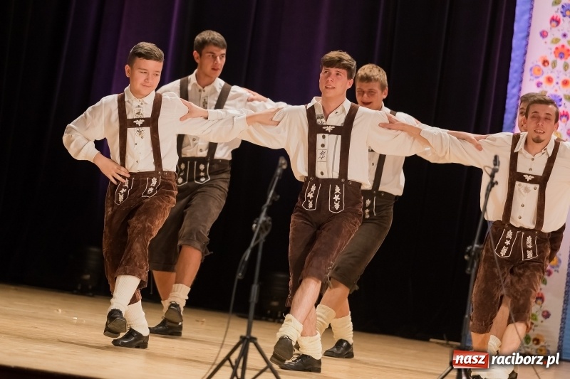 Zdjęcie w galerii na portalu naszraciborz.pl: Łężczok i Arabeska zatańczyły w Raciborskim Centrum Kultury dla Kacperka wiadomości z regionu