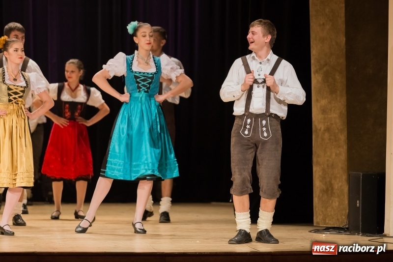 Zdjęcie w galerii na portalu naszraciborz.pl: Łężczok i Arabeska zatańczyły w Raciborskim Centrum Kultury dla Kacperka wiadomości z regionu