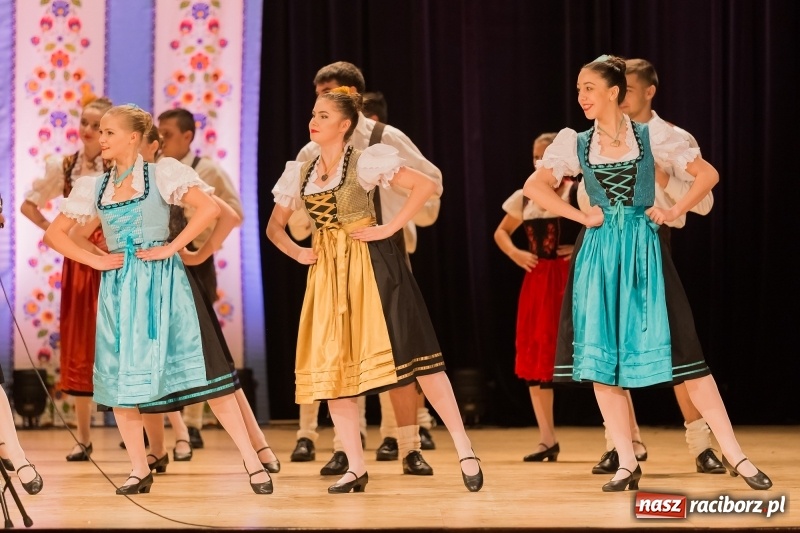 Zdjęcie w galerii na portalu naszraciborz.pl: Łężczok i Arabeska zatańczyły w Raciborskim Centrum Kultury dla Kacperka wiadomości z regionu
