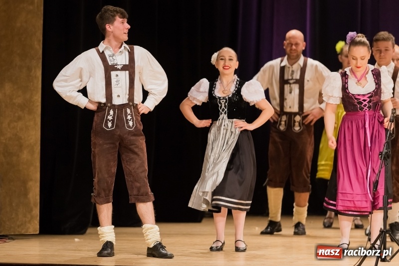 Zdjęcie w galerii na portalu naszraciborz.pl: Łężczok i Arabeska zatańczyły w Raciborskim Centrum Kultury dla Kacperka wiadomości z regionu