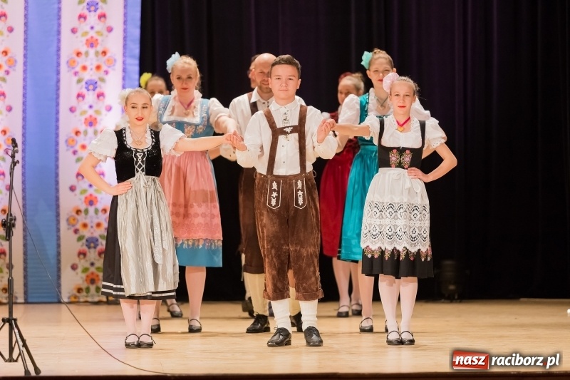Zdjęcie w galerii na portalu naszraciborz.pl: Łężczok i Arabeska zatańczyły w Raciborskim Centrum Kultury dla Kacperka wiadomości z regionu