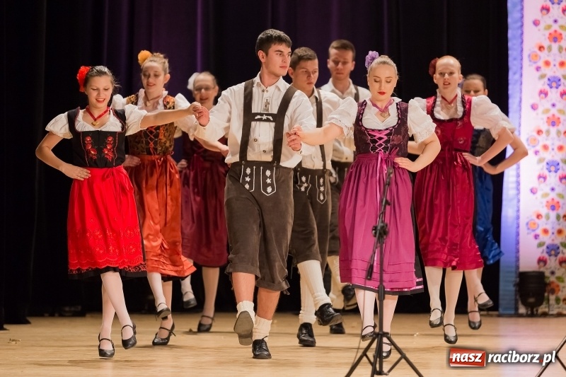Zdjęcie w galerii na portalu naszraciborz.pl: Łężczok i Arabeska zatańczyły w Raciborskim Centrum Kultury dla Kacperka wiadomości z regionu