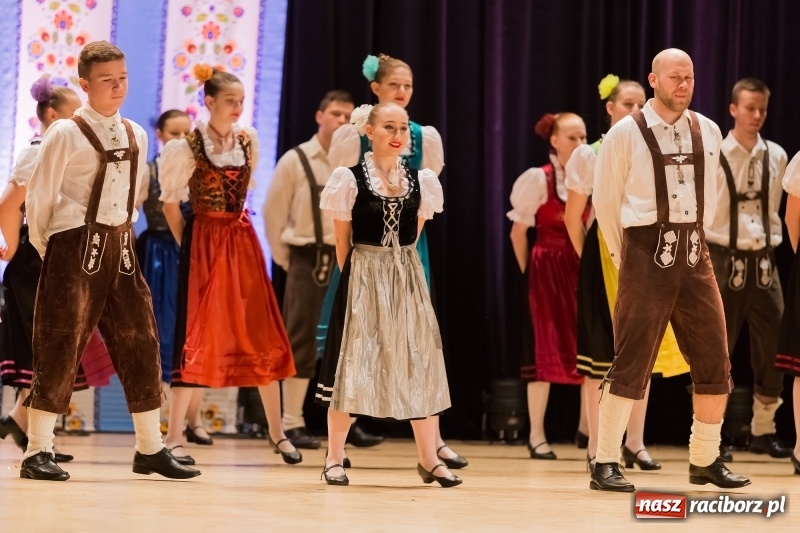 Zdjęcie w galerii na portalu naszraciborz.pl: Łężczok i Arabeska zatańczyły w Raciborskim Centrum Kultury dla Kacperka wiadomości z regionu