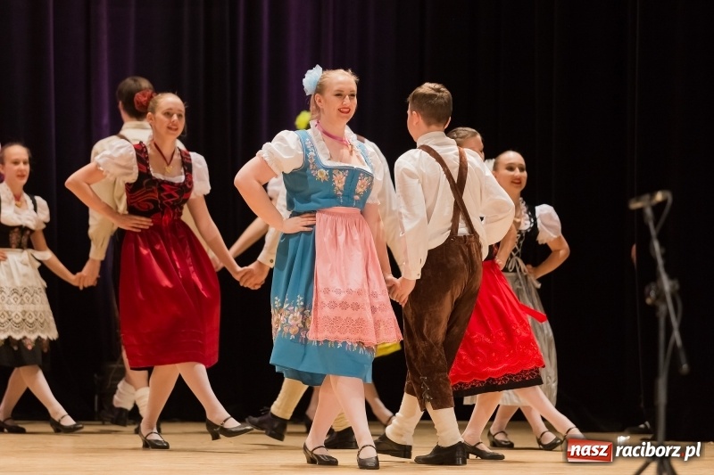 Zdjęcie w galerii na portalu naszraciborz.pl: Łężczok i Arabeska zatańczyły w Raciborskim Centrum Kultury dla Kacperka wiadomości z regionu