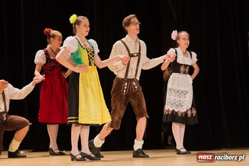 Zdjęcie w galerii na portalu naszraciborz.pl: Łężczok i Arabeska zatańczyły w Raciborskim Centrum Kultury dla Kacperka wiadomości z regionu