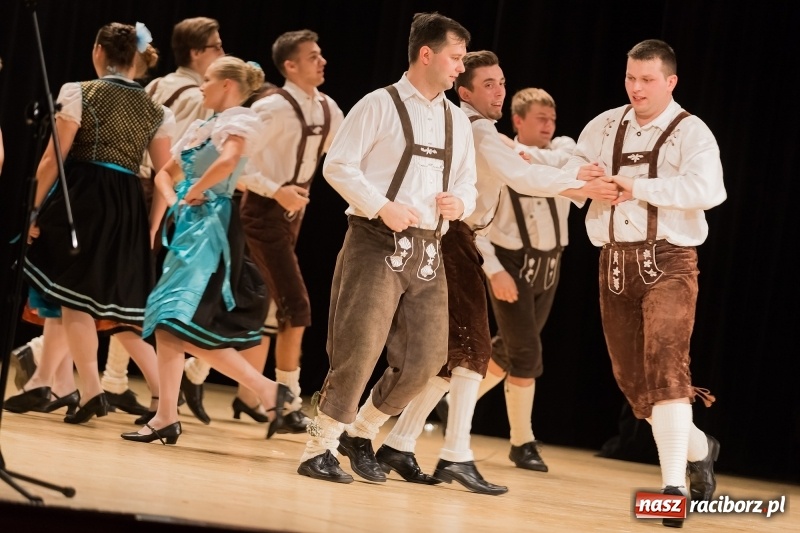 Zdjęcie w galerii na portalu naszraciborz.pl: Łężczok i Arabeska zatańczyły w Raciborskim Centrum Kultury dla Kacperka wiadomości z regionu