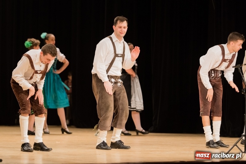 Zdjęcie w galerii na portalu naszraciborz.pl: Łężczok i Arabeska zatańczyły w Raciborskim Centrum Kultury dla Kacperka wiadomości z regionu