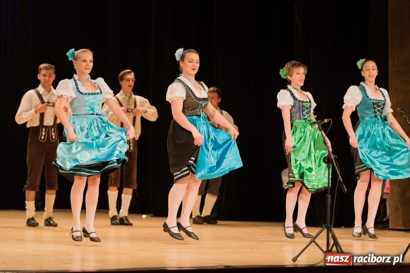 Zdjęcie w galerii na portalu naszraciborz.pl: Łężczok i Arabeska zatańczyły w Raciborskim Centrum Kultury dla Kacperka wiadomości z regionu