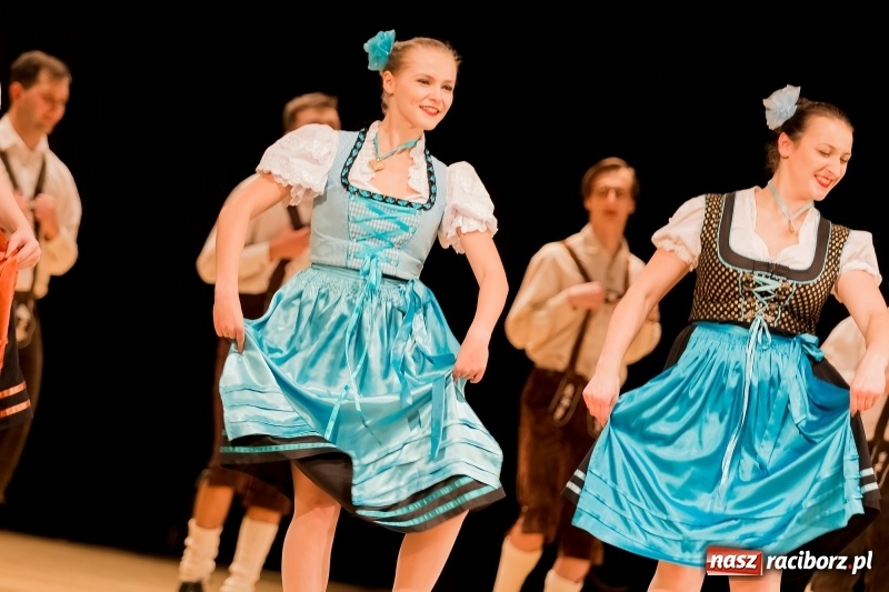 Zdjęcie w galerii na portalu naszraciborz.pl: Łężczok i Arabeska zatańczyły w Raciborskim Centrum Kultury dla Kacperka wiadomości z regionu