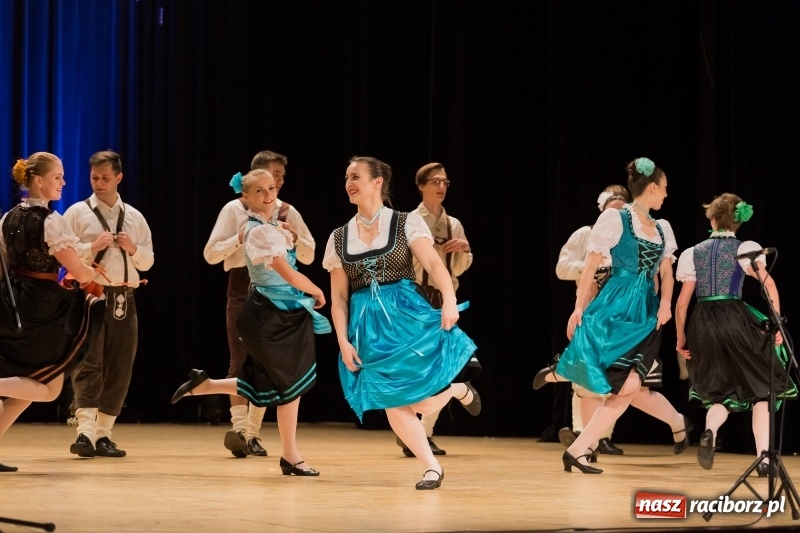 Zdjęcie w galerii na portalu naszraciborz.pl: Łężczok i Arabeska zatańczyły w Raciborskim Centrum Kultury dla Kacperka wiadomości z regionu