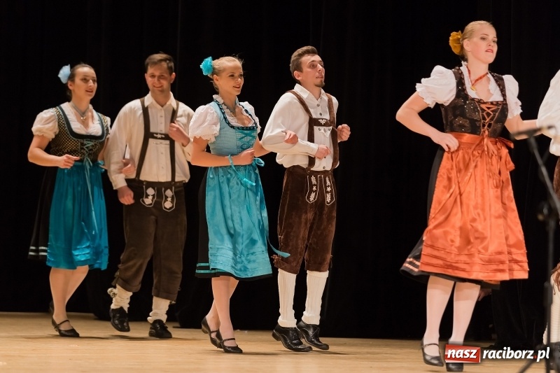 Zdjęcie w galerii na portalu naszraciborz.pl: Łężczok i Arabeska zatańczyły w Raciborskim Centrum Kultury dla Kacperka wiadomości z regionu