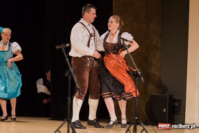 Zdjęcie w galerii na portalu naszraciborz.pl: Łężczok i Arabeska zatańczyły w Raciborskim Centrum Kultury dla Kacperka wiadomości z regionu
