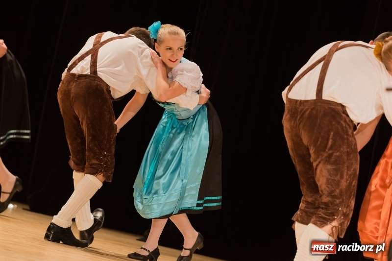 Zdjęcie w galerii na portalu naszraciborz.pl: Łężczok i Arabeska zatańczyły w Raciborskim Centrum Kultury dla Kacperka wiadomości z regionu