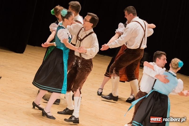 Zdjęcie w galerii na portalu naszraciborz.pl: Łężczok i Arabeska zatańczyły w Raciborskim Centrum Kultury dla Kacperka wiadomości z regionu