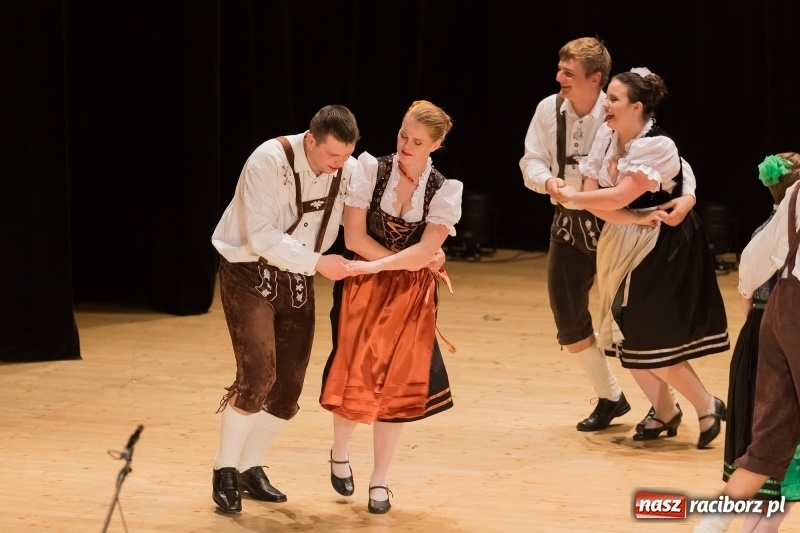 Zdjęcie w galerii na portalu naszraciborz.pl: Łężczok i Arabeska zatańczyły w Raciborskim Centrum Kultury dla Kacperka wiadomości z regionu
