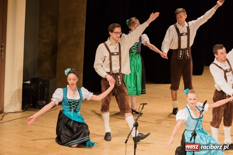 Zdjęcie w galerii na portalu naszraciborz.pl: Łężczok i Arabeska zatańczyły w Raciborskim Centrum Kultury dla Kacperka wiadomości z regionu