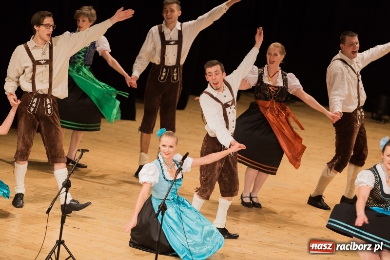 Zdjęcie w galerii na portalu naszraciborz.pl: Łężczok i Arabeska zatańczyły w Raciborskim Centrum Kultury dla Kacperka wiadomości z regionu