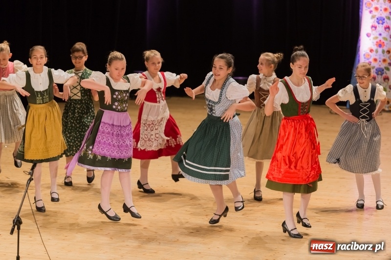 Zdjęcie w galerii na portalu naszraciborz.pl: Łężczok i Arabeska zatańczyły w Raciborskim Centrum Kultury dla Kacperka wiadomości z regionu