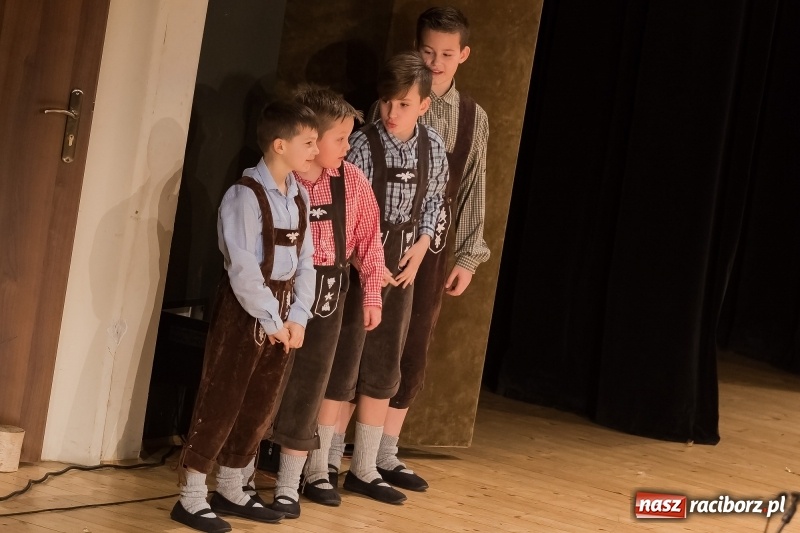 Zdjęcie w galerii na portalu naszraciborz.pl: Łężczok i Arabeska zatańczyły w Raciborskim Centrum Kultury dla Kacperka wiadomości z regionu