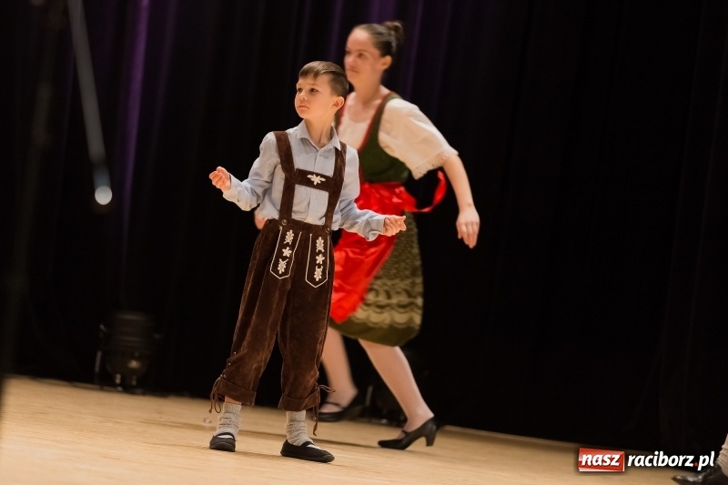 Zdjęcie w galerii na portalu naszraciborz.pl: Łężczok i Arabeska zatańczyły w Raciborskim Centrum Kultury dla Kacperka wiadomości z regionu