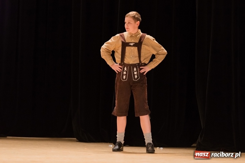 Zdjęcie w galerii na portalu naszraciborz.pl: Łężczok i Arabeska zatańczyły w Raciborskim Centrum Kultury dla Kacperka wiadomości z regionu