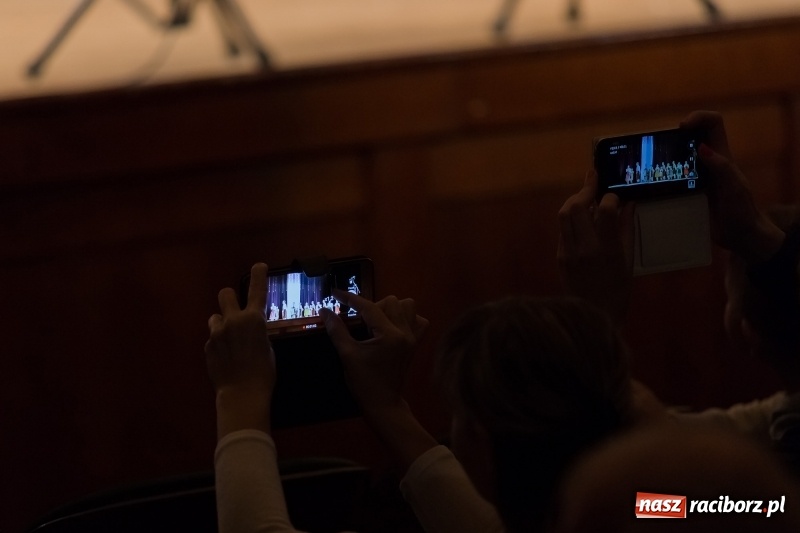 Zdjęcie w galerii na portalu naszraciborz.pl: Łężczok i Arabeska zatańczyły w Raciborskim Centrum Kultury dla Kacperka wiadomości z regionu