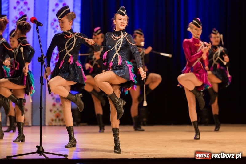 Zdjęcie w galerii na portalu naszraciborz.pl: Łężczok i Arabeska zatańczyły w Raciborskim Centrum Kultury dla Kacperka wiadomości z regionu