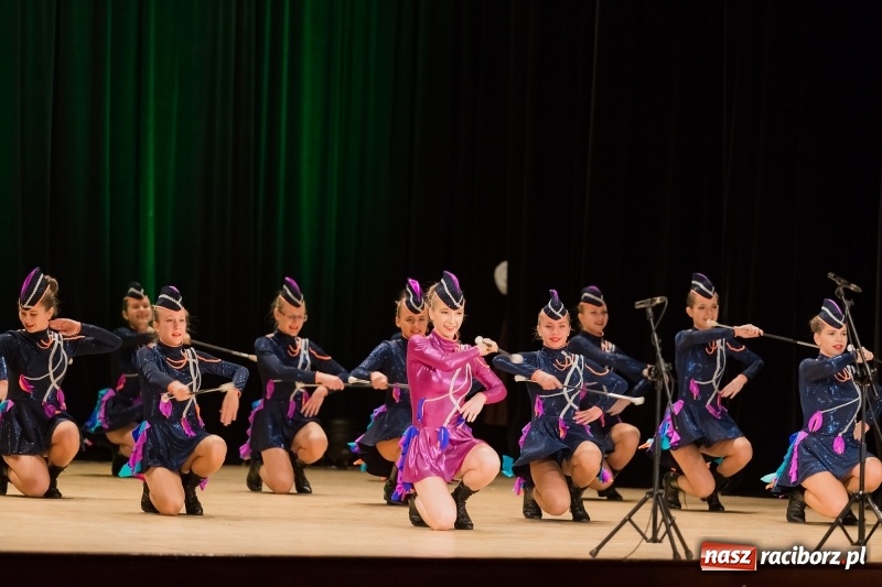 Zdjęcie w galerii na portalu naszraciborz.pl: Łężczok i Arabeska zatańczyły w Raciborskim Centrum Kultury dla Kacperka wiadomości z regionu