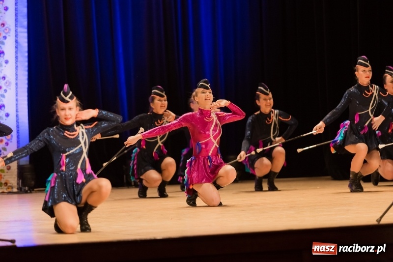 Zdjęcie w galerii na portalu naszraciborz.pl: Łężczok i Arabeska zatańczyły w Raciborskim Centrum Kultury dla Kacperka wiadomości z regionu