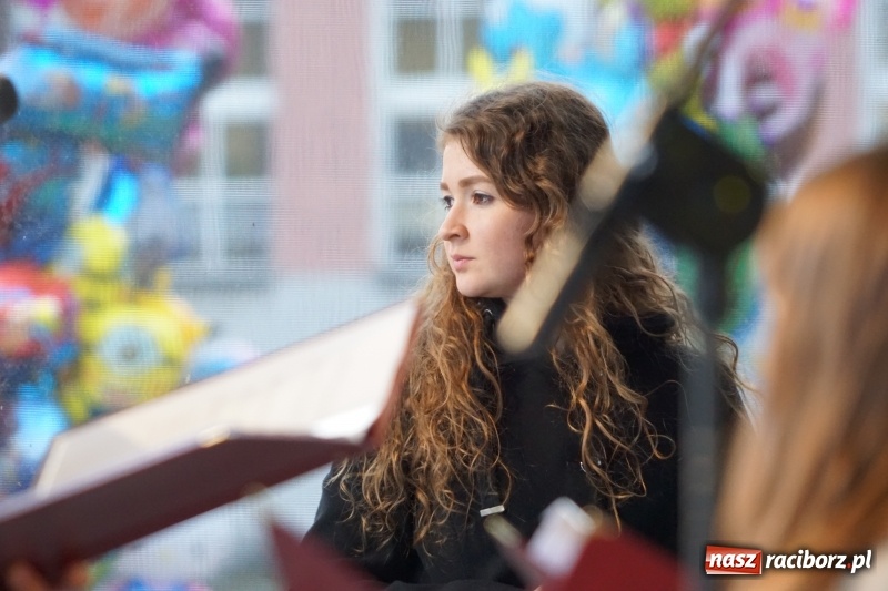 Zdjęcie w galerii na portalu naszraciborz.pl: Na raciborskim Rynku zabrzmiały kolędy  wiadomości z regionu